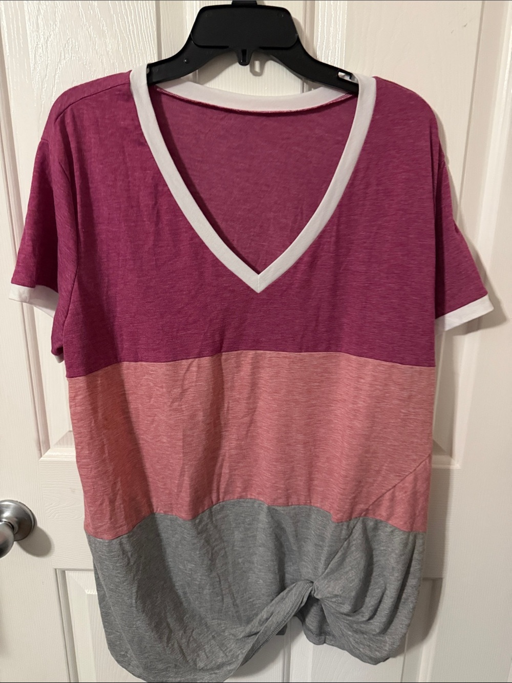 Colorblock V-Neck Tee in Berry, Blush & Gray